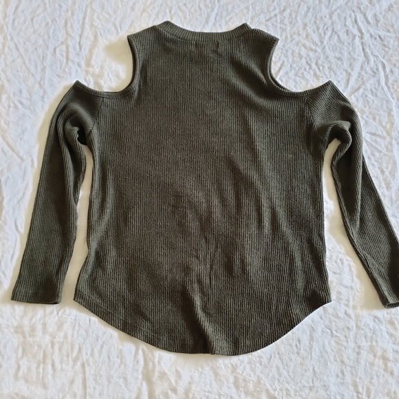 Cold Shoulder Dark Green Long Sleeve Top - Picture 2 of 4